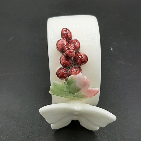 Vintage Napkin Ring Holders Butterfly & Grapes Set of 4 Bone China Japan - Picture 4 of 8